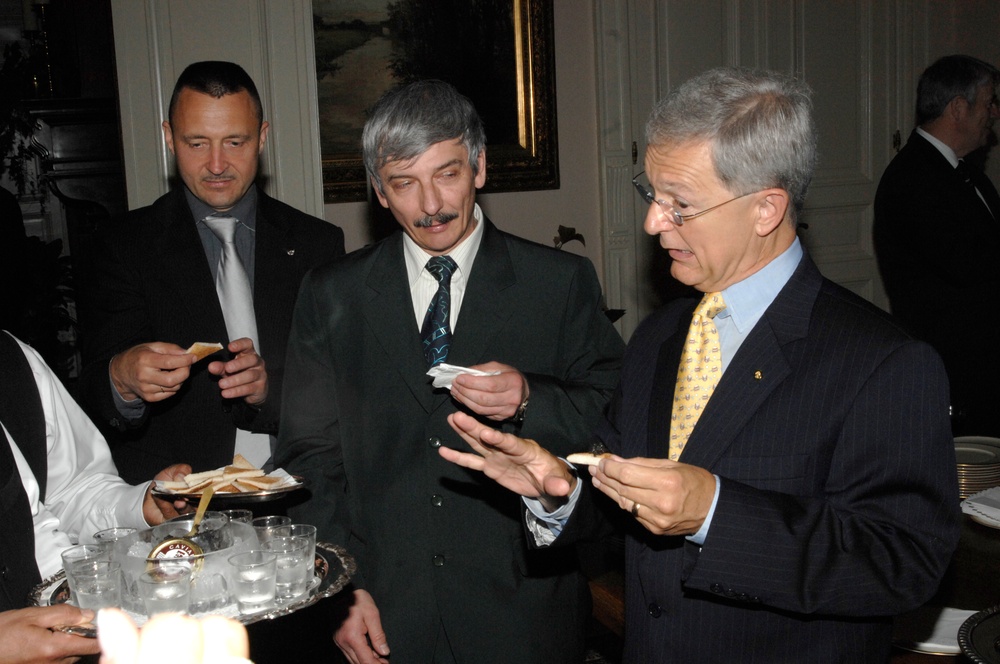 SACEUR hosts dinner for the NMRs'