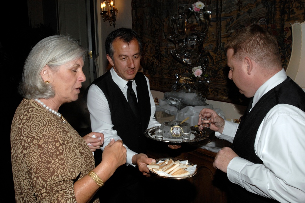 SACEUR hosts dinner for the NMRs'