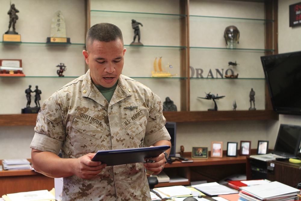 ROK Marine Lt. Col. Lee receives award from MARFORPAC CG