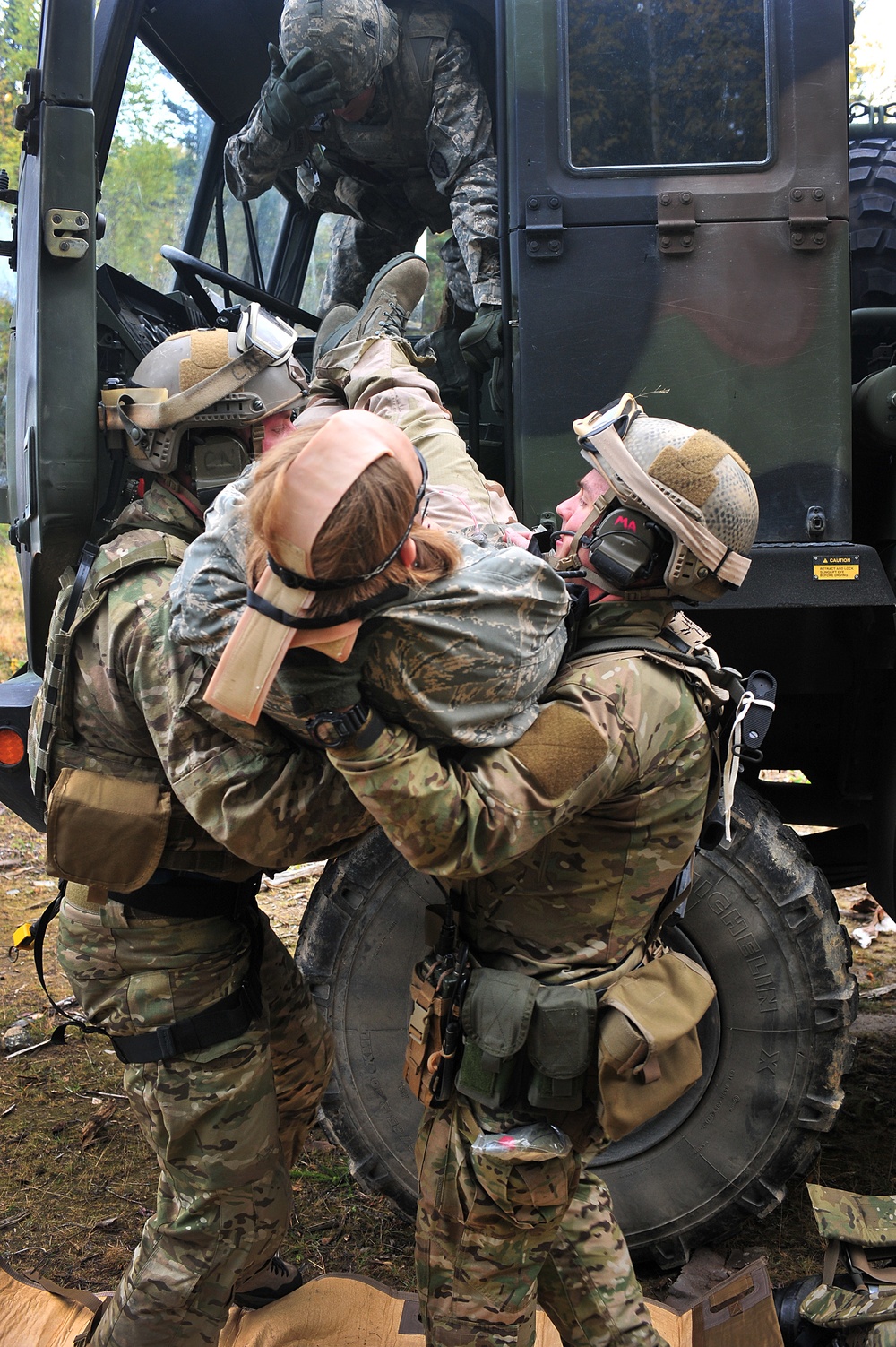 212th Rescue Squadron and 509th Infantry Regiment (Airborne) train with each other