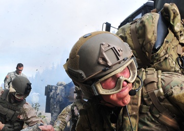 212th Rescue Squadron and 509th Infantry Regiment (Airborne) train with each other