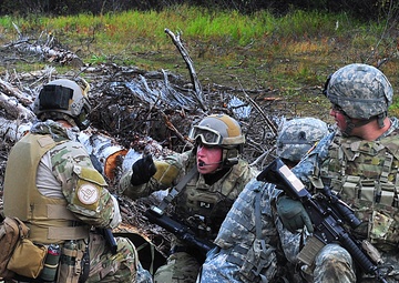 212th Rescue Squadron and 509th Infantry Regiment (Airborne) train with each other