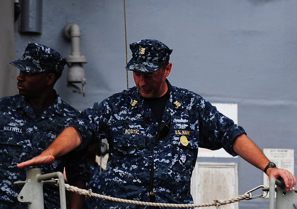 USS Vicksburg makes port in downtown Charleston