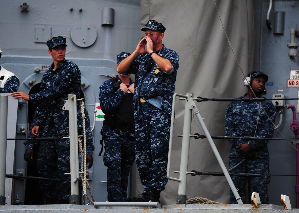 USS Vicksburg makes port in downtown Charleston