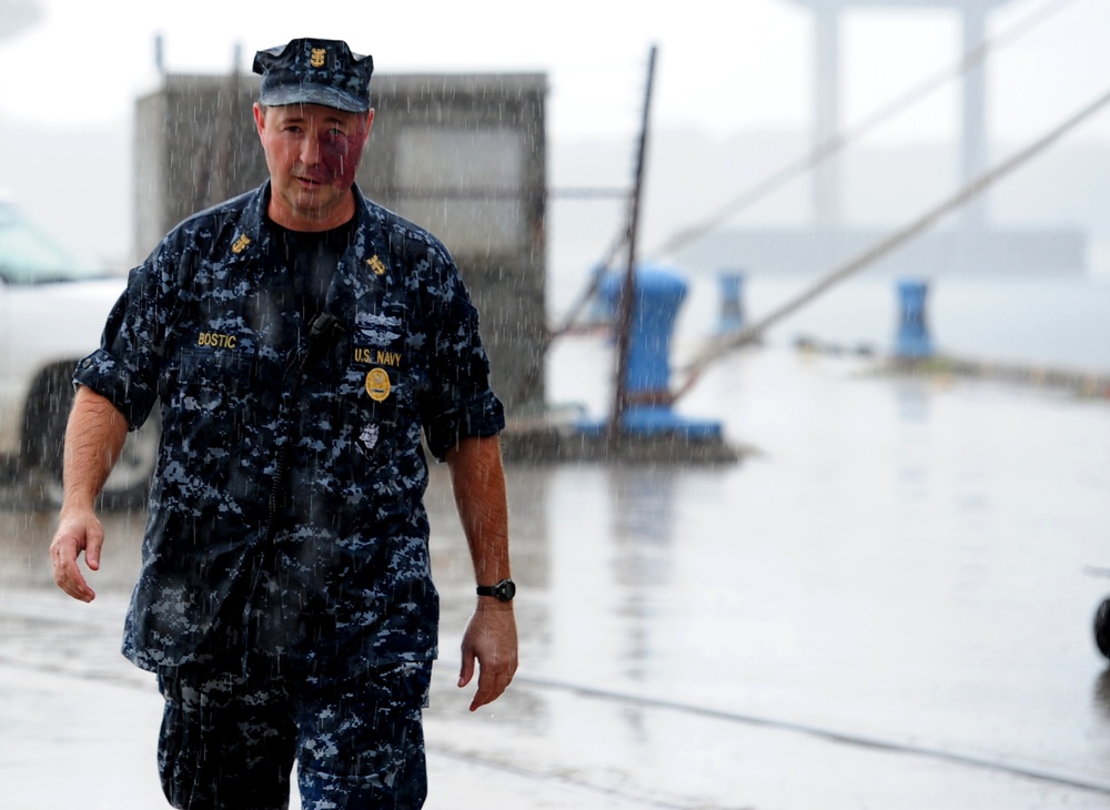 USS Vicksburg makes port in downtown Charleston