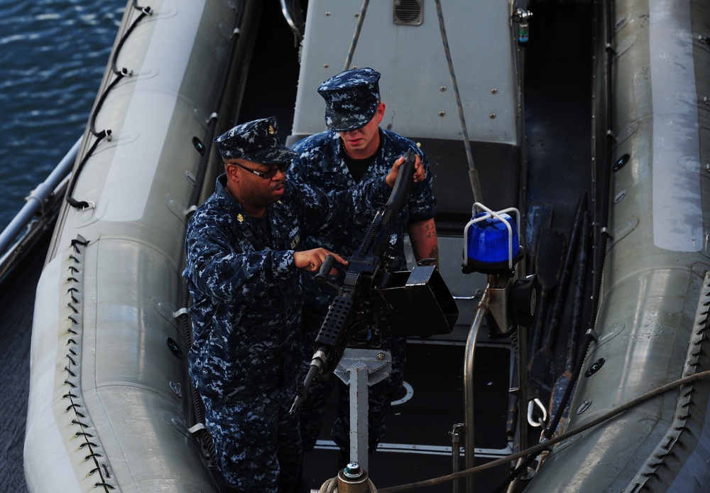 USS Vicksburg makes port in downtown Charleston