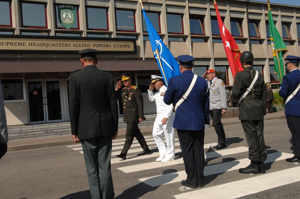 Turkey's chief of defense visits SHAPE HQ,