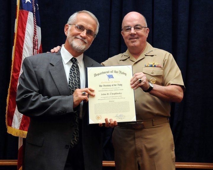 USFF deputy comptroller receives Distinguished Civilian Service Award