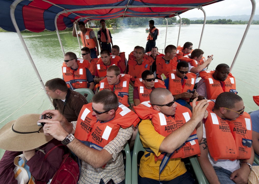 USS Defender sailors sightsee in Bangladesh