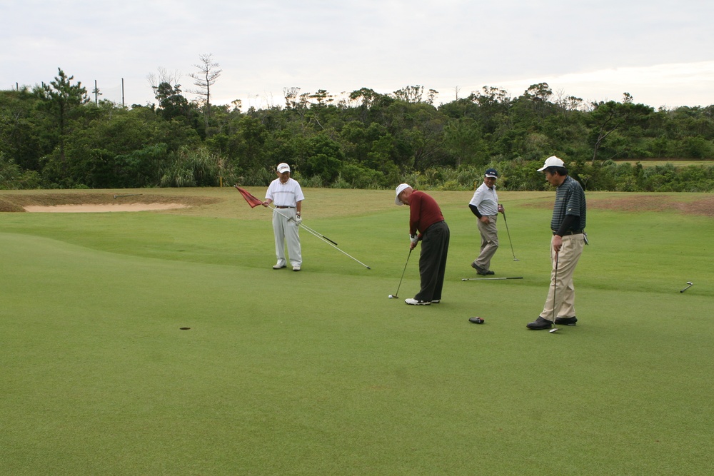 Calabash golf for earthquake victims: Japanese-American friendship group donate for disaster