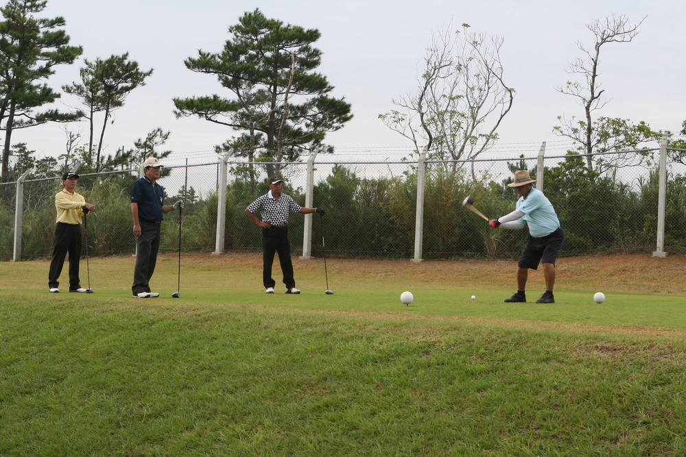 Calabash golf for earthquake victims: Japanese-American friendship group donate for disaster