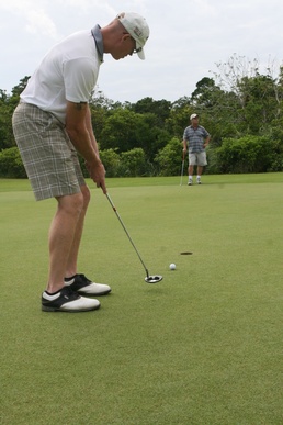 Calabash golf for earthquake victims: Japanese-American friendship group donate for disaster
