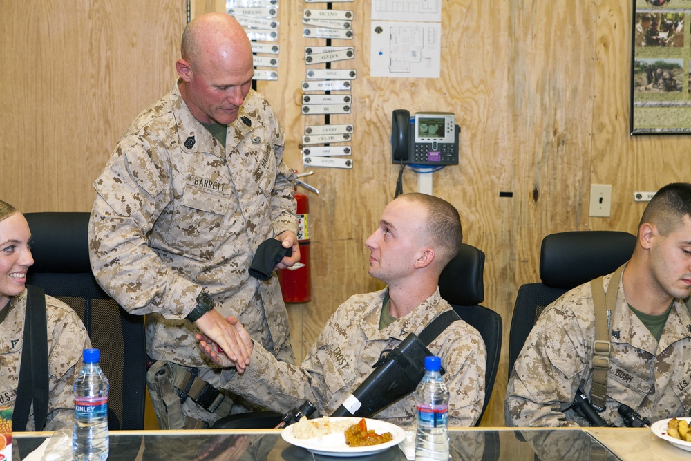 Gen. Amos and Sgt. Maj. Barrett visit RC (Southwest)