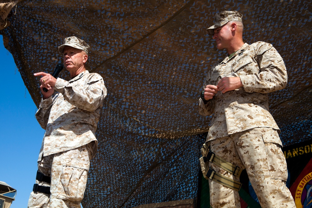 Gen. Amos and Sgt. Maj. Barrett visit RC (Southwest)