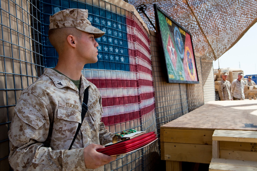 Gen. Amos and Sgt. Maj. Barrett visit RC (Southwest)