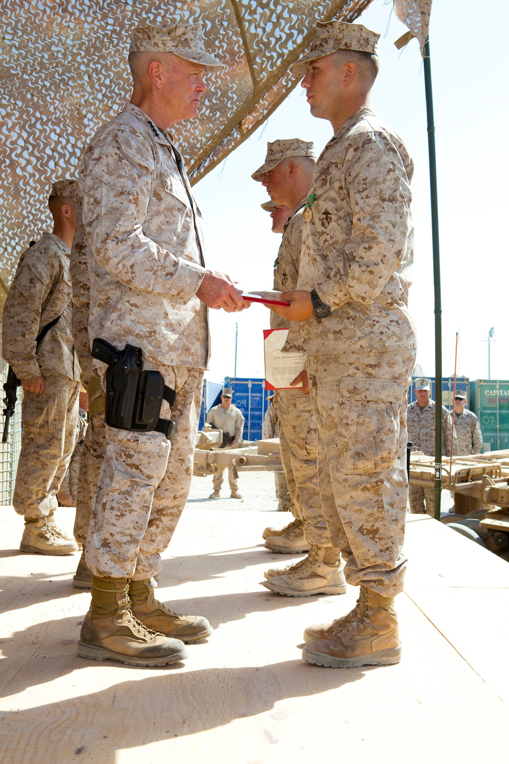 Gen. Amos and Sgt. Maj. Barrett visit RC (Southwest)