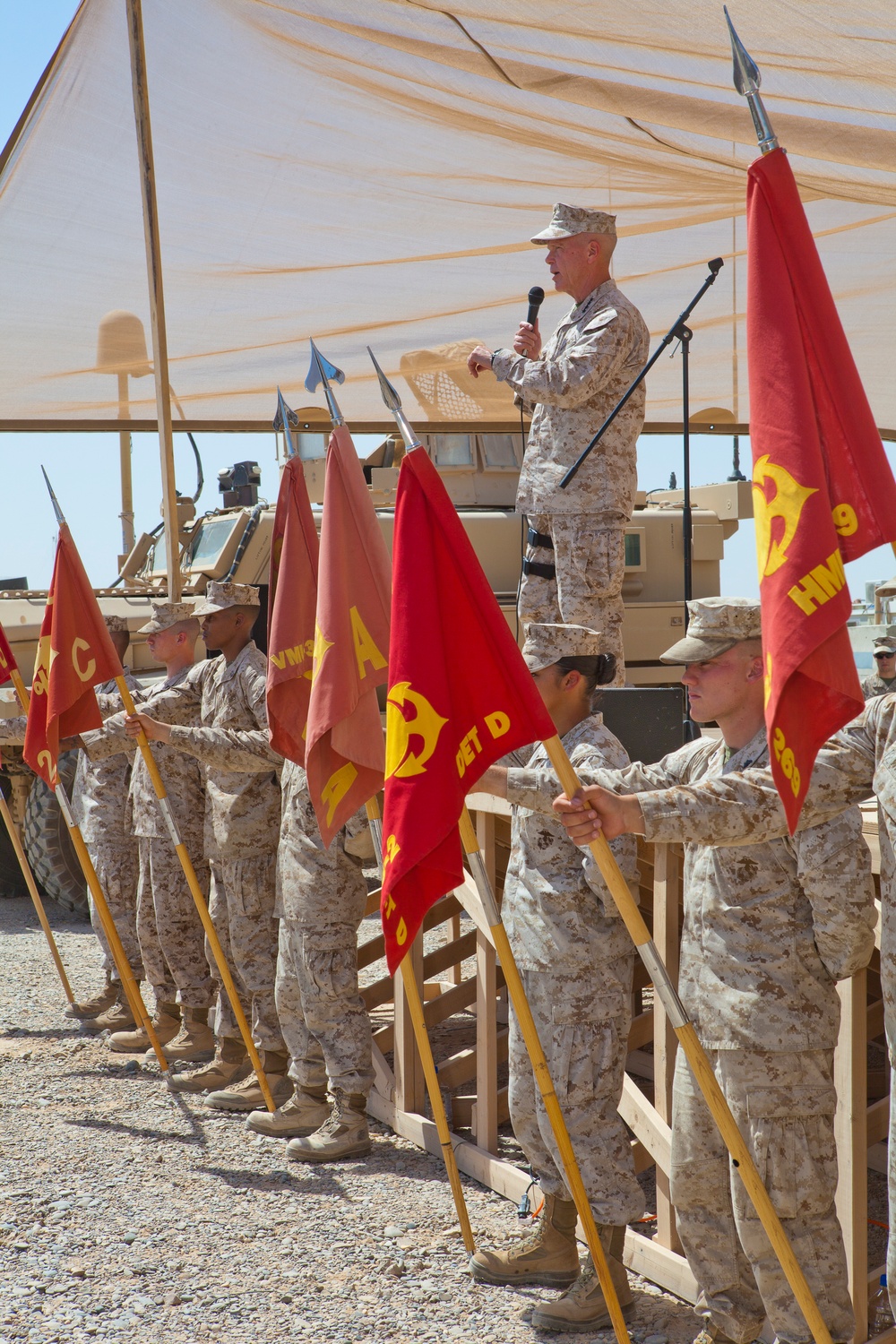 Gen. Amos and Sgt. Maj. Barrett visit RC (Southwest)