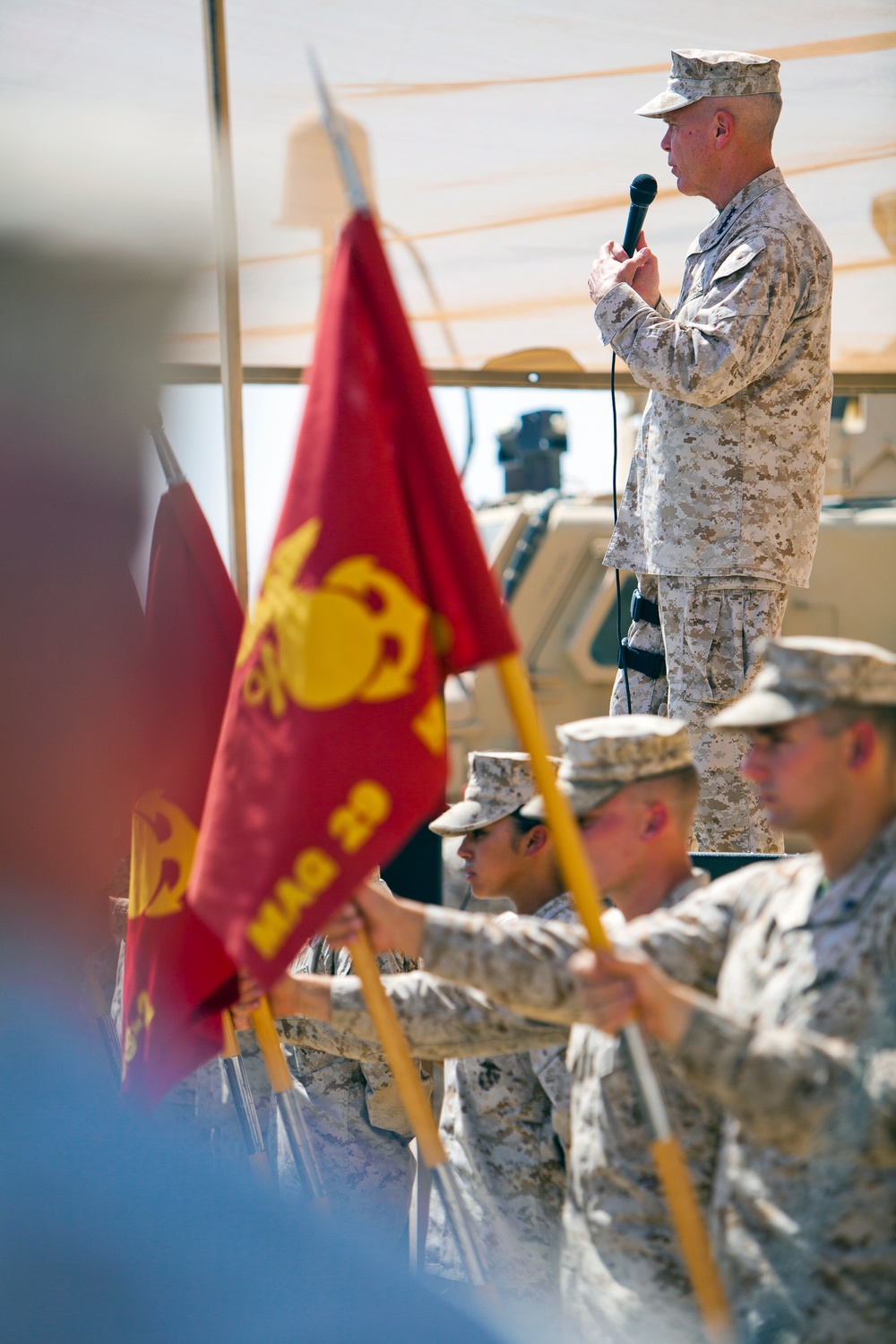 Gen. Amos and Sgt. Maj. Barrett visit RC (Southwest)