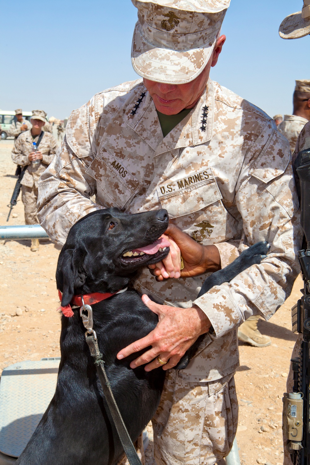 Gen. Amos and Sgt. Maj. Barrett visit RC (Southwest)