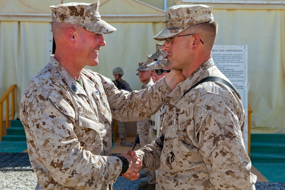 Gen. Amos and Sgt. Maj. Barrett visit RC (Southwest)