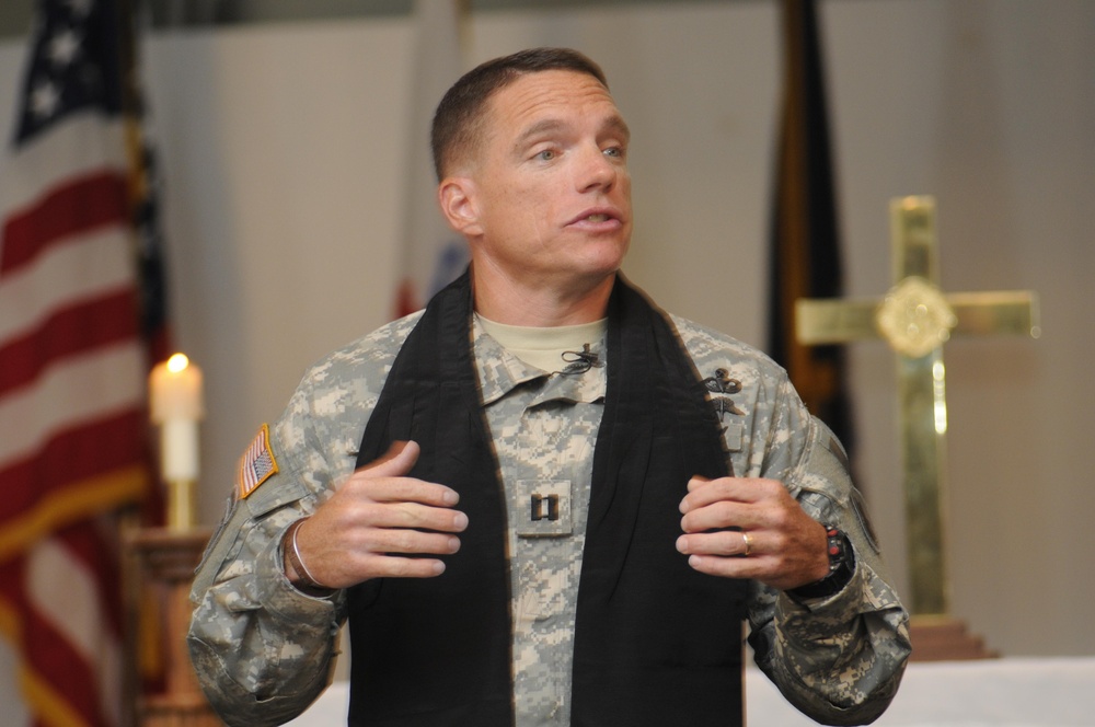 JTF Guantanamo troops play in Praise Band