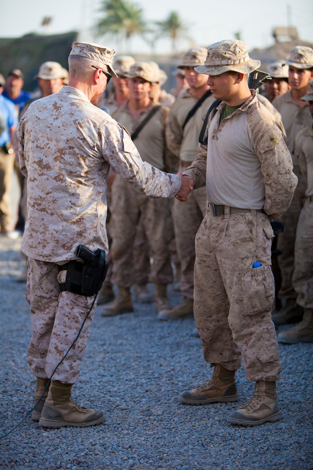 Gen. Amos and Sgt. Maj. Barrett visit RC (Southwest)