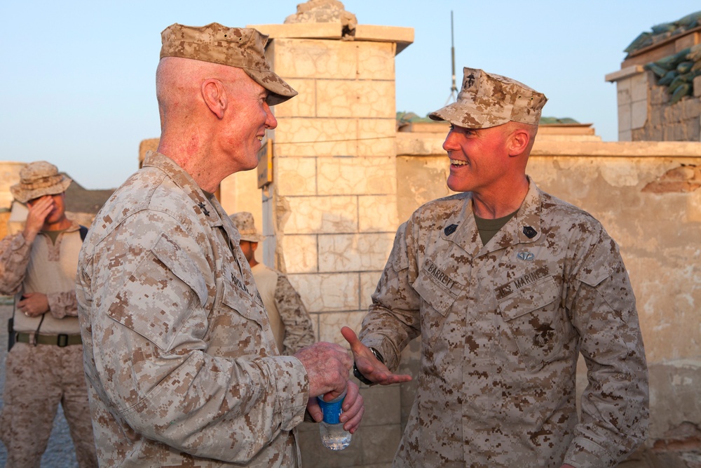 Gen. Amos and Sgt. Maj. Barrett visit RC (Southwest)