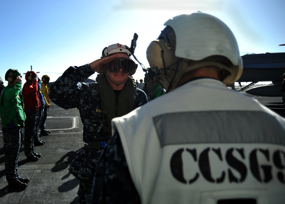 US 3rd Fleet commander salutes Carrier Strike Group 9 commander