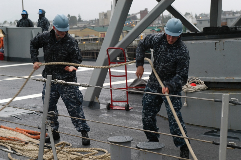 USS Ingraham departs Naval Station Everett