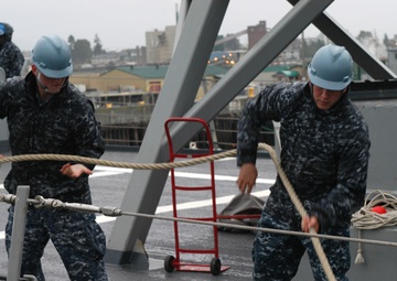 USS Ingraham departs Naval Station Everett