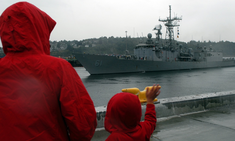 USS Ingraham departs Naval Station Everett