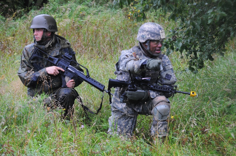 21st TSC’s 42nd Clearance Company and German infantry learn together
