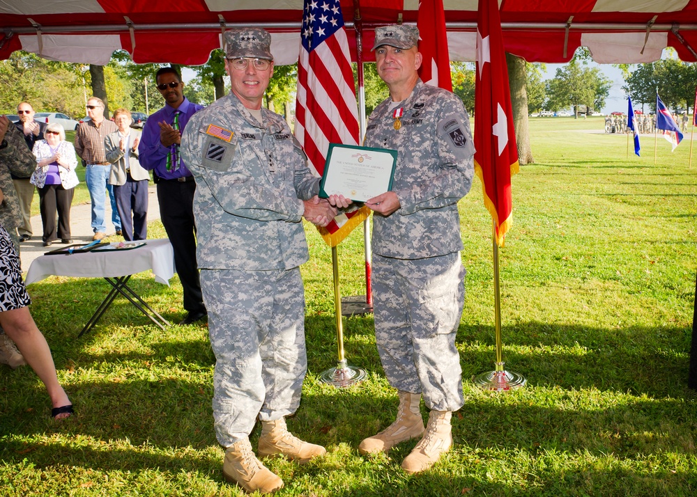 Fort Leonard Wood gives heartfelt farewell, welcomes new commanding general