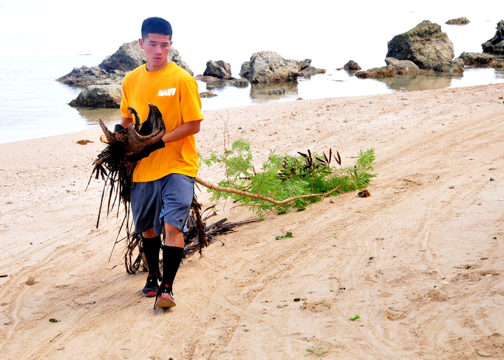 Community service at War in the Pacific National Historical Park