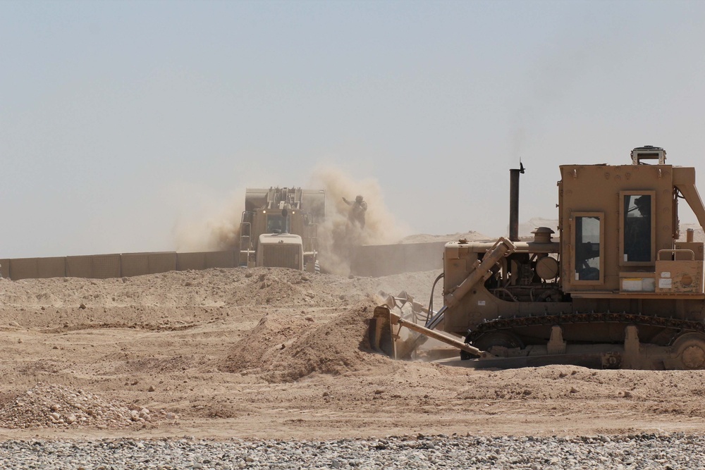 Task Force Roughneck constructs walls around landing zone