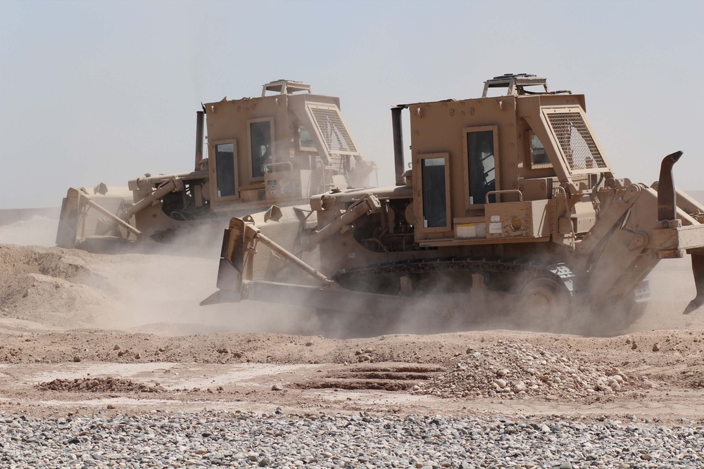 Task Force Roughneck constructs walls around landing zone