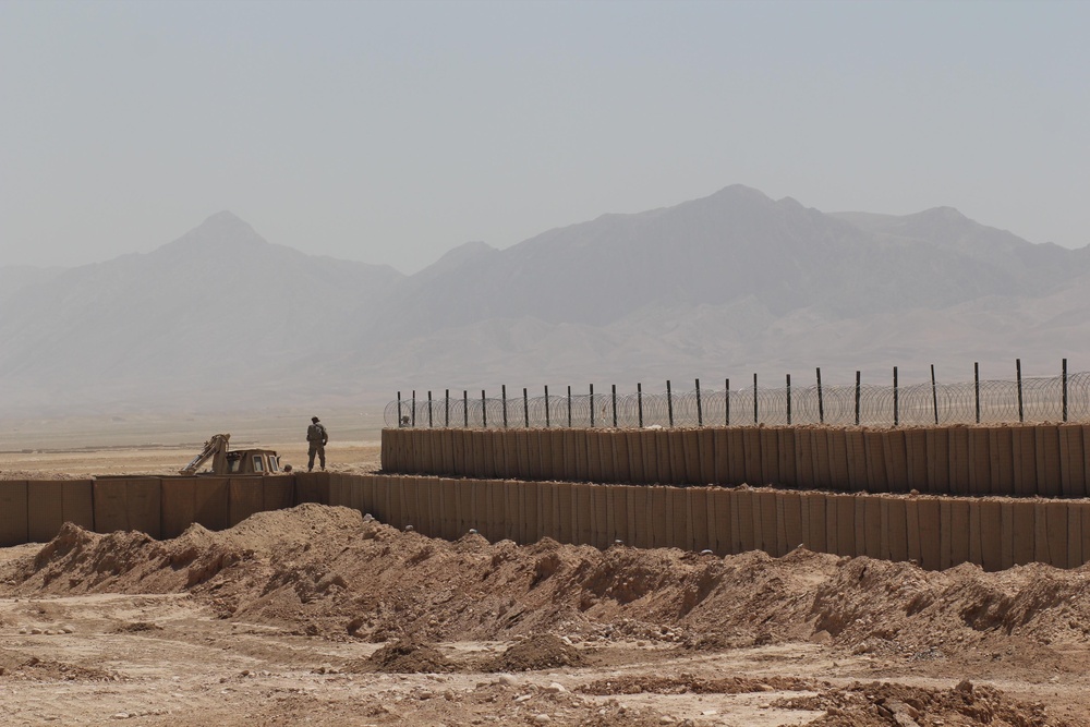 TF Roughneck constructs walls around LZ