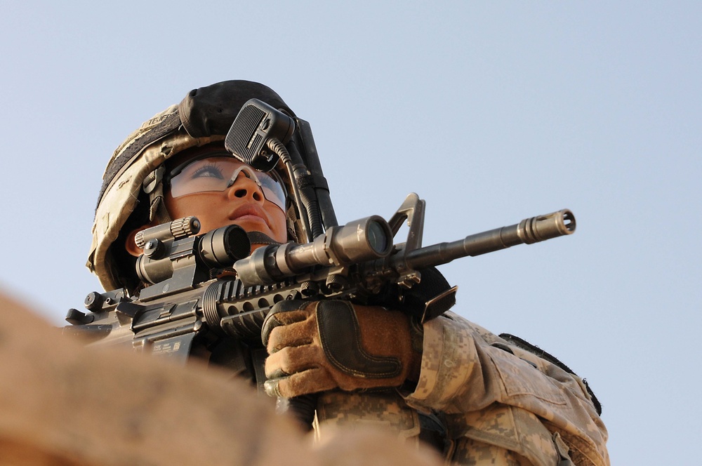 Task Force 2-82nd Field Artillery soldier provides security