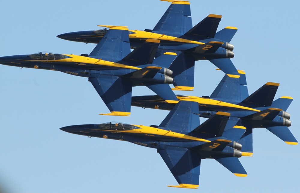 Blue Angels fly high for 2011 Miramar Air Show