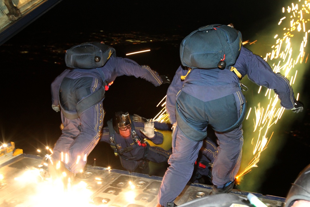 Leap Frogs, Golden Knights defy gravity with Fat Albert