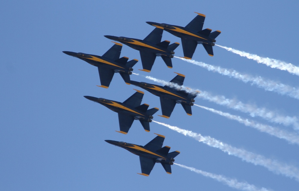 Blue Angels fly high for 2011 Miramar Air Show