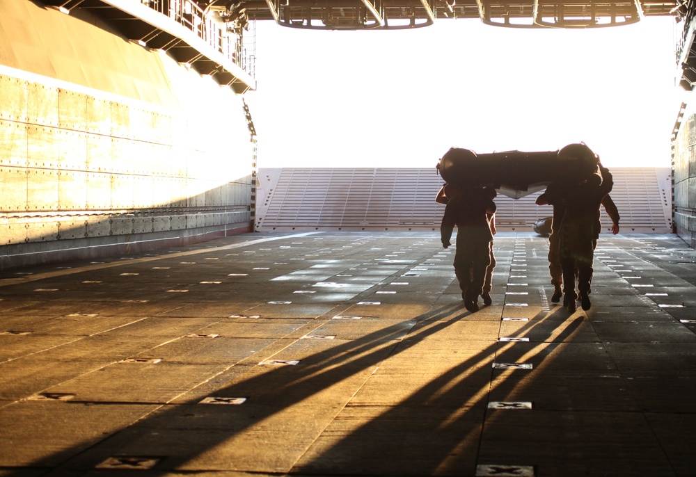 Recon Marines conduct nighttime mission