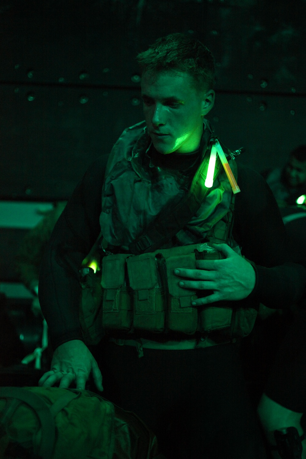 Recon Marines conduct nighttime mission