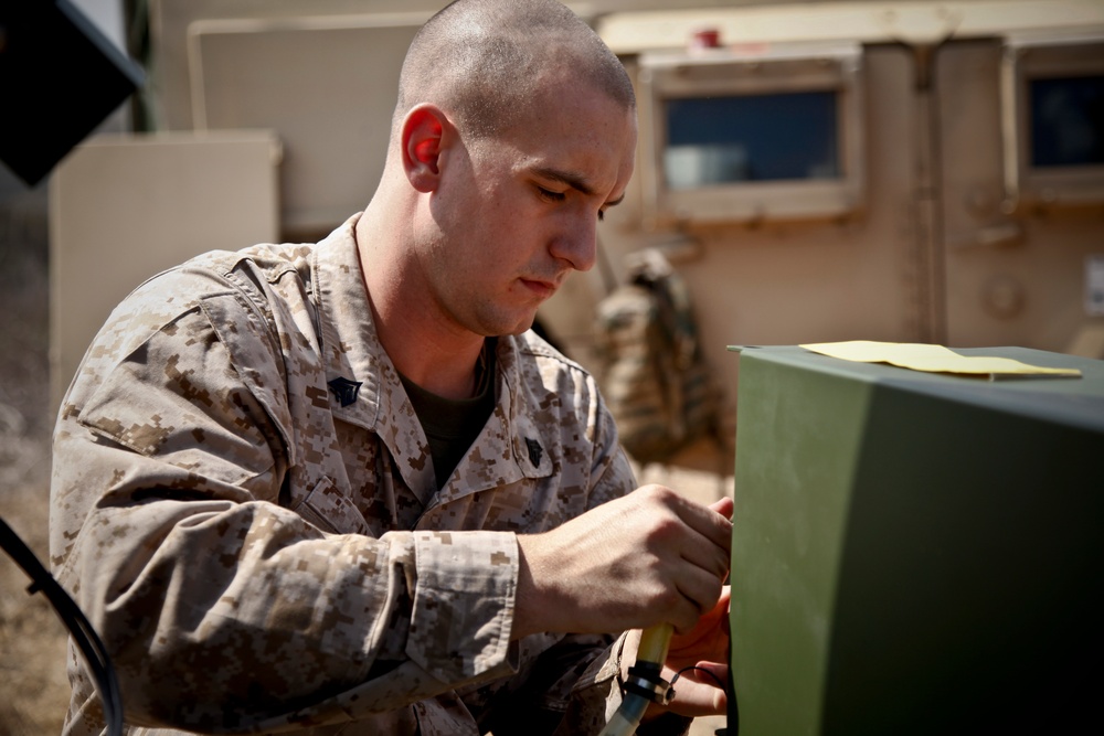 3/5 works with 15th MEU Marines, trains in communications