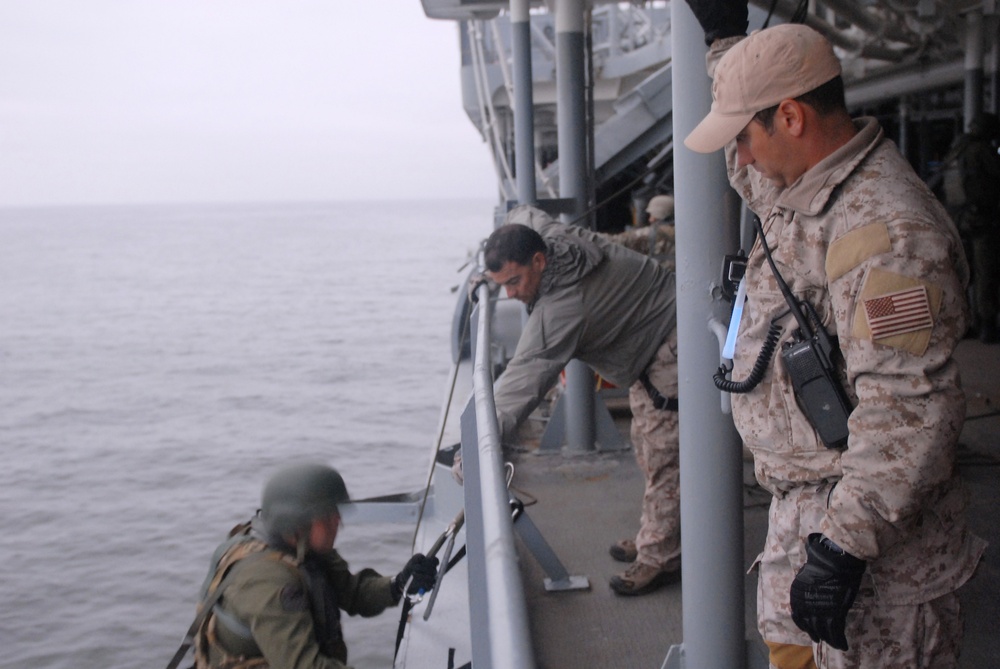 Naval Special Warfare Special Boat Team trains with Chilean special operations service members