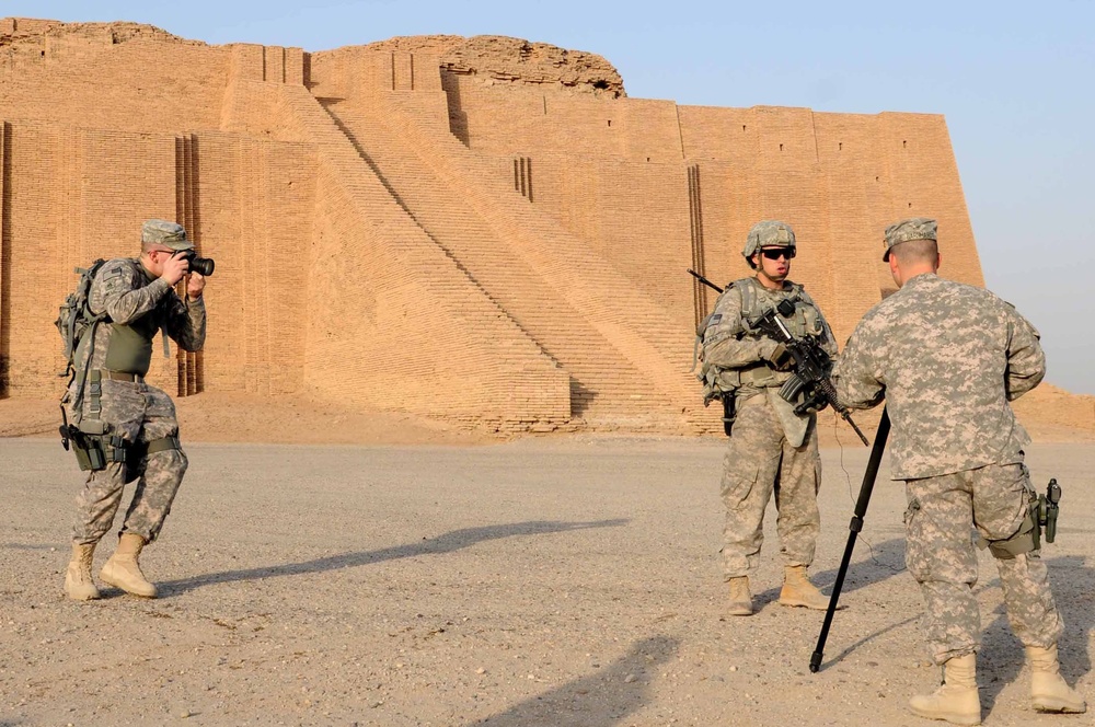 Mad Adders on the Ziggurat: Army public affairs visits Iraq’s oldest historical site