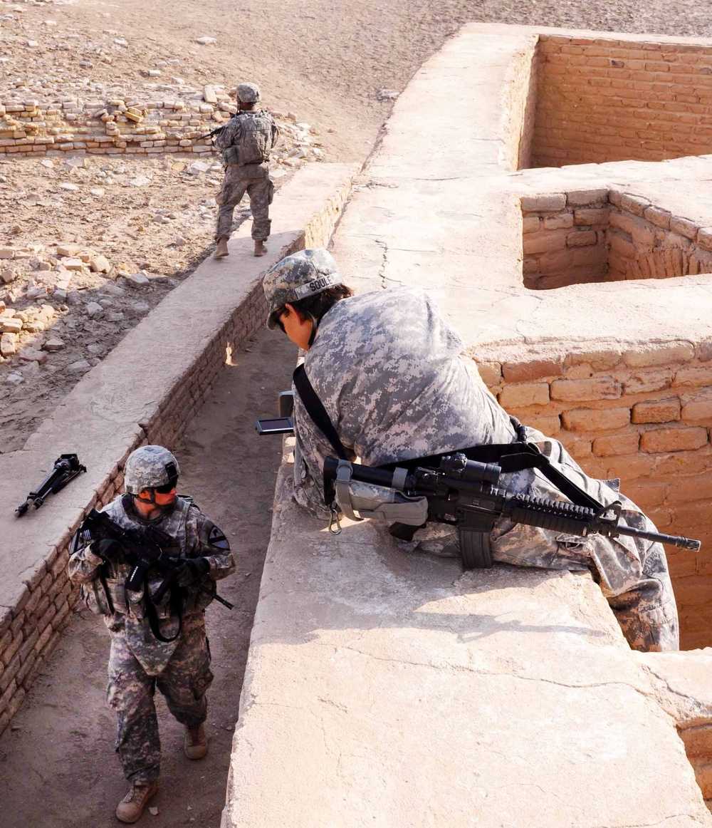 Mad Adders on the Ziggurat: Army public affairs visits Iraq’s oldest historical site