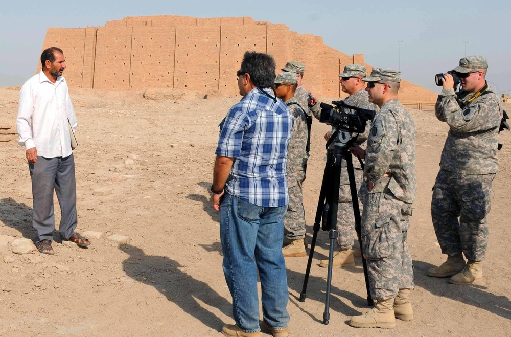 Mad Adders on the Ziggurat: Army public affairs visits Iraq’s oldest historical site