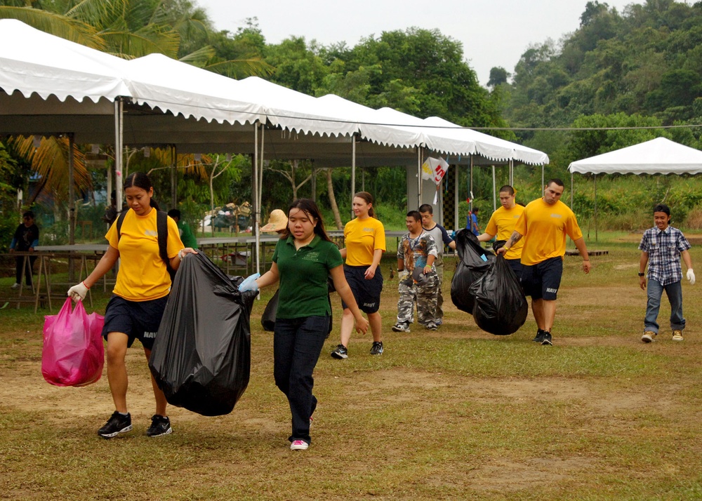 USS Dewey and USS Pinckney perform community service in Brunei