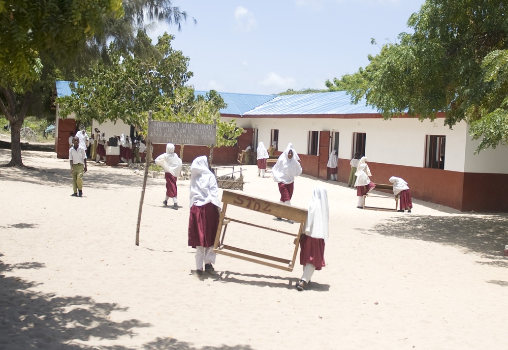 Kenya, US build, dedicate school